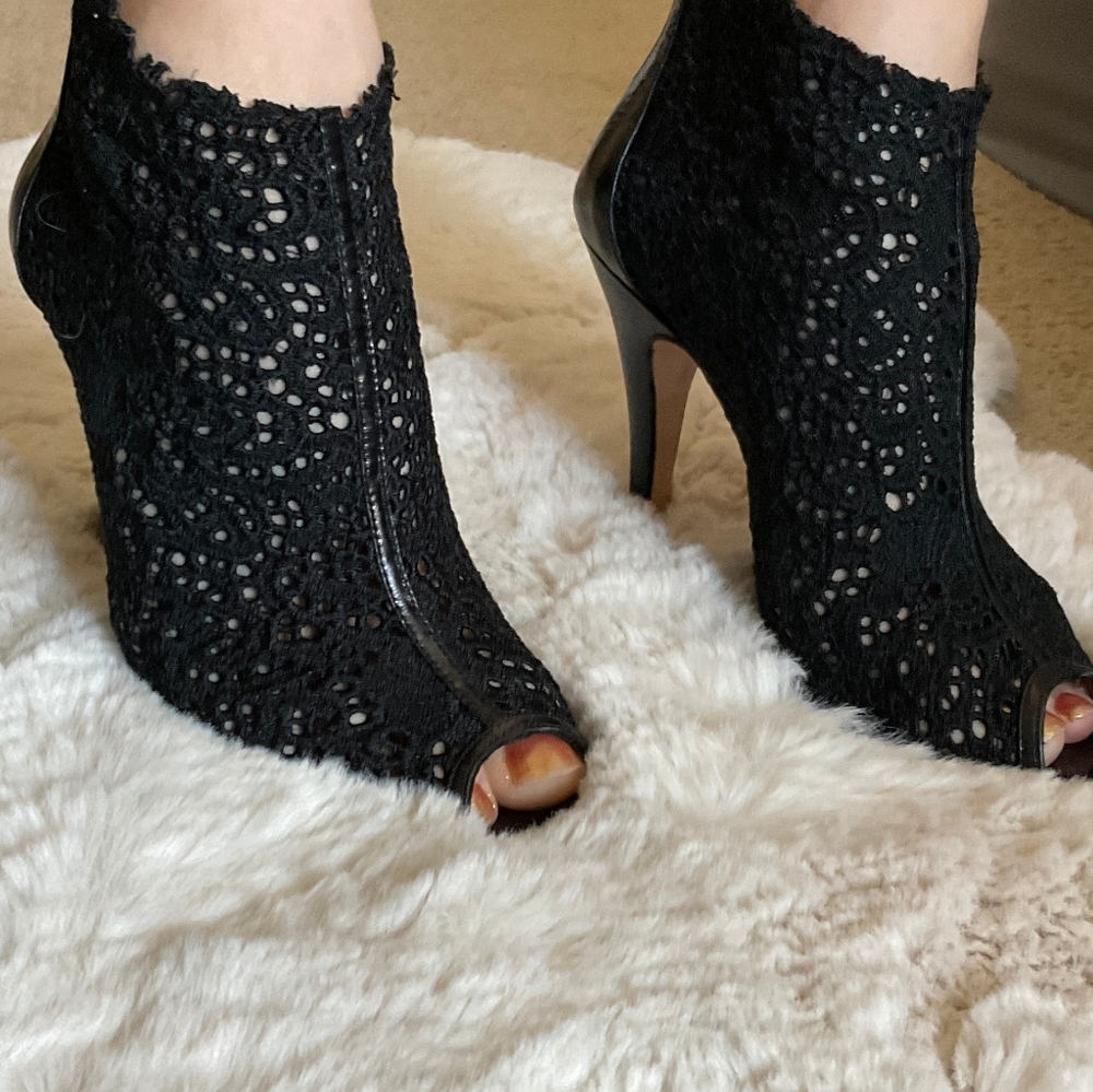 🚨LAST CHANCE🚨 NEW Italian Black Lace Stiletto Heels